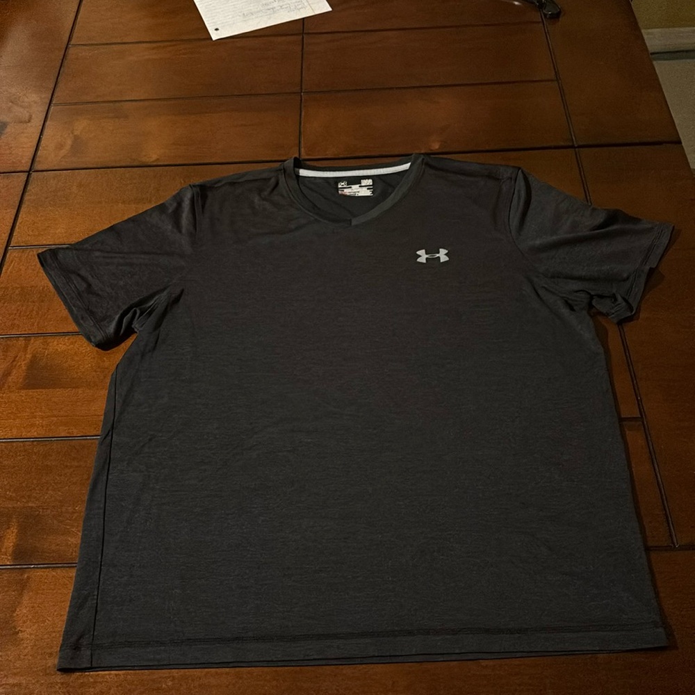 Under Armour Heatgear Men’s Size Large Shirt